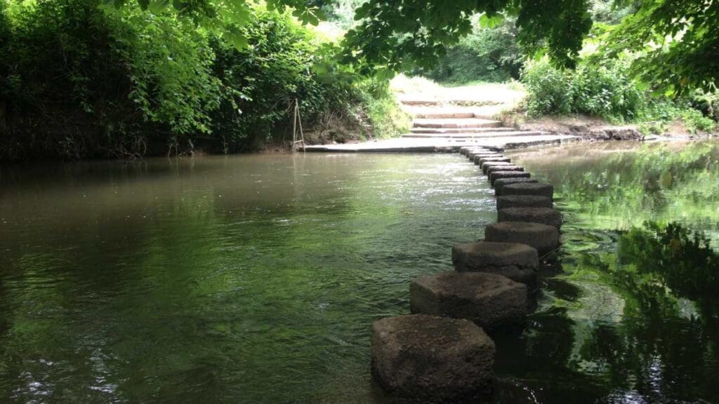 Stepping stones across the R.Mole below Box Hill by Jonathan Hutchins, CC BY-SA 2.0, via Wikimedia Commons